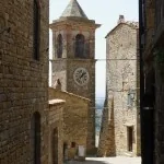 Casale Marittimo scorcio di un vicolo nel borgo