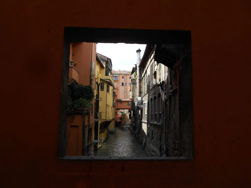 Bologna: finestrella sul Canale di Reno