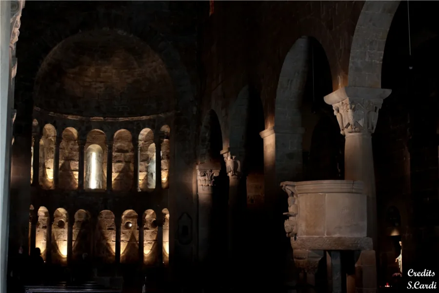 Pieve di San Pietro a Gropina interno