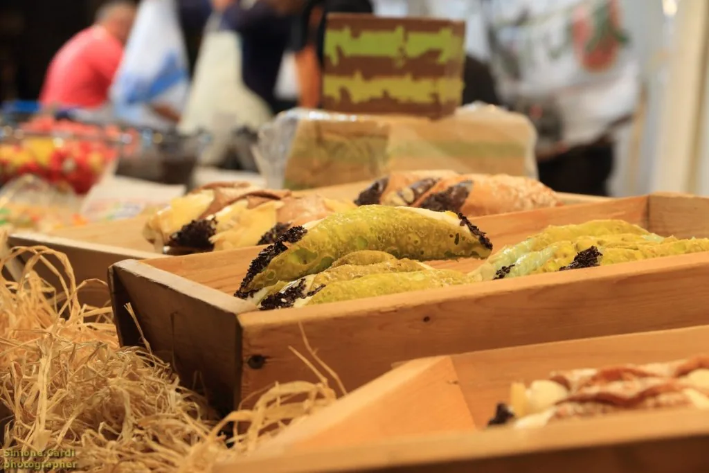 cannoli al pistacchio dop di Sagra di Bronte
