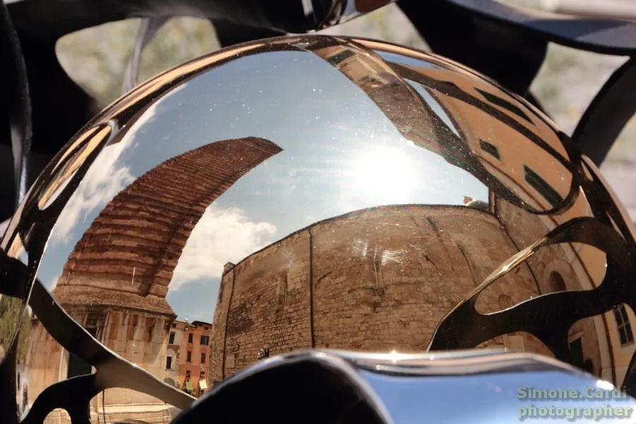 Piazza Duomo Pietrasanta riflesso d'artista