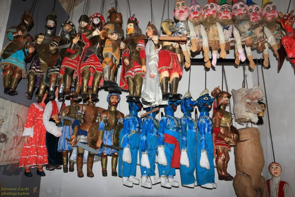 Pupi storici della collezione Vaccaro al Museo di Ortigia