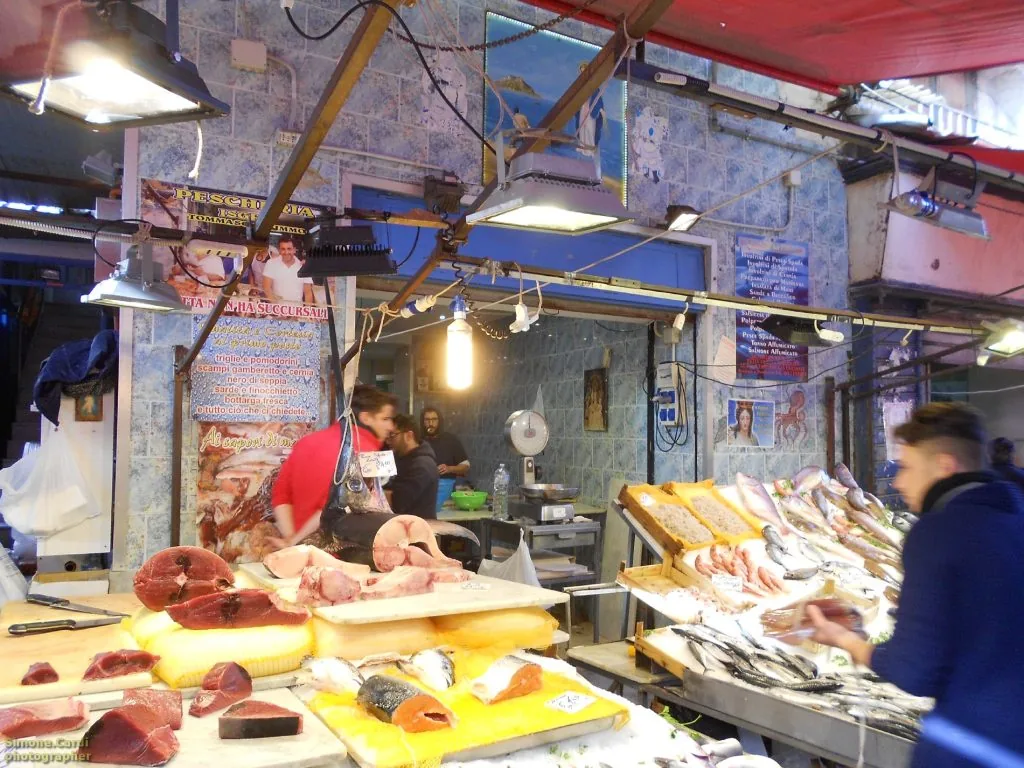 Mercato Il Capo Palermo banco di pesce fresco