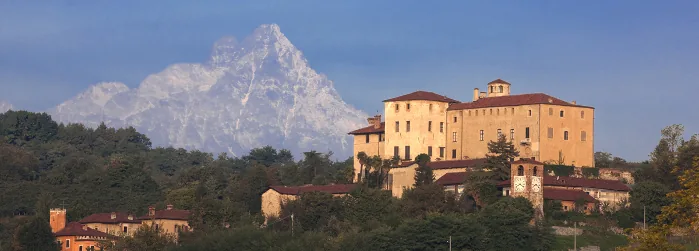 Castello della Manta panorama Alpi Cozie