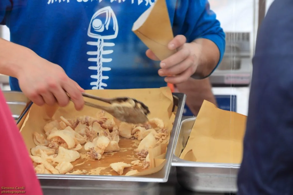 Castelfiorentino Streetfood Village pesce fritto