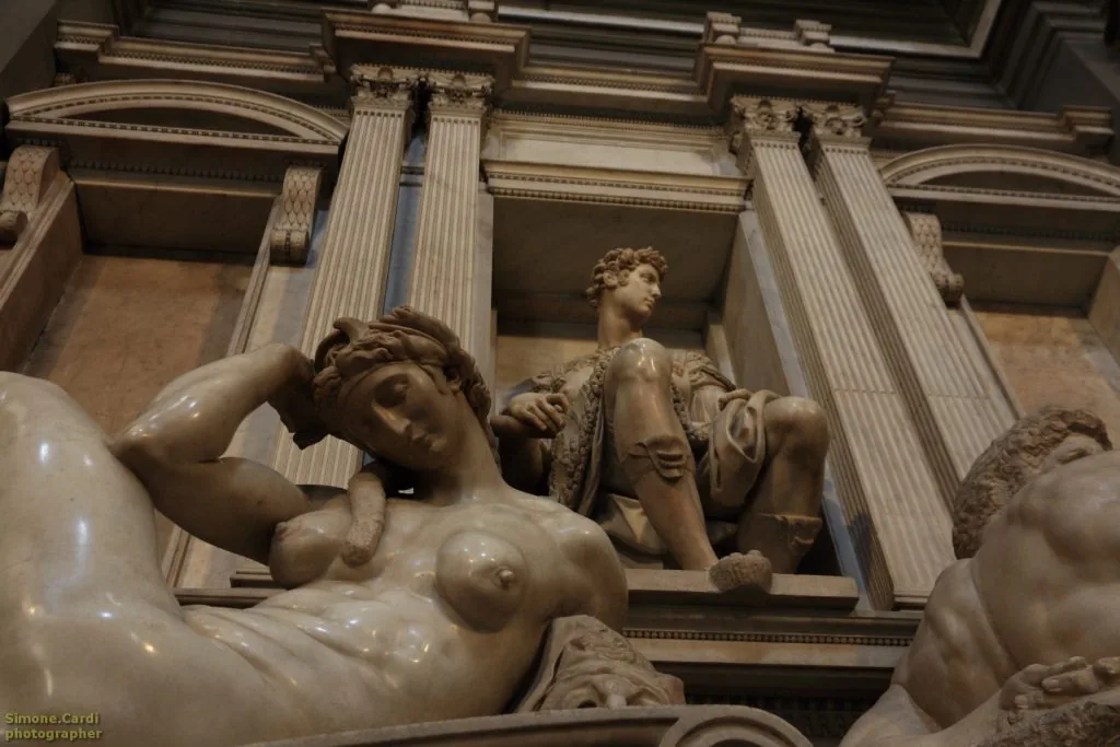 Sagrestia Nuova Firenze tomba di Giuliano di Nemours opera di Michelangelo