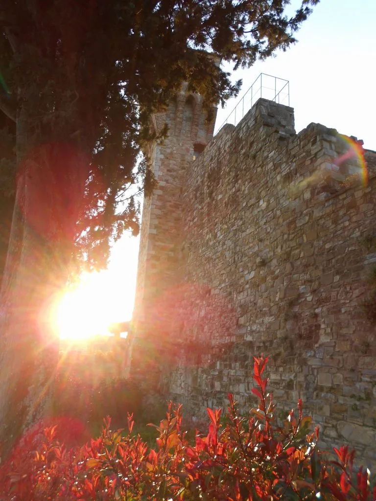 San Donato in Poggio le mura al tramonto