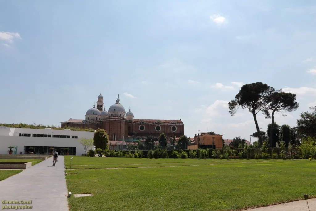 Padova la Basilica del Santo dall'Orto Botanico