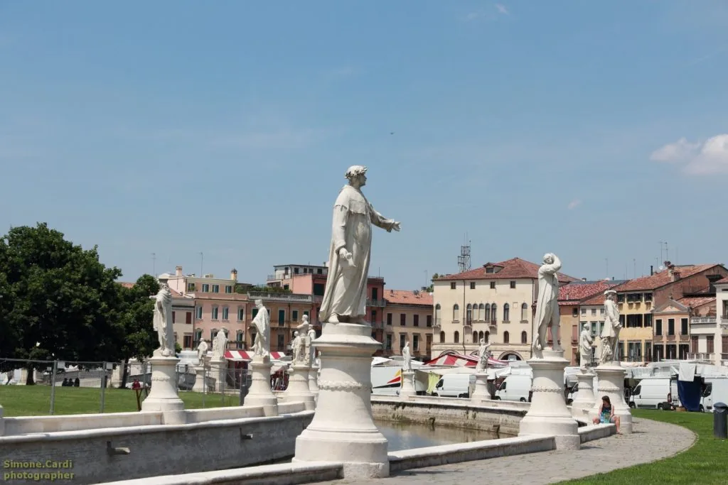 Padova Prato della Valle vasca con statue