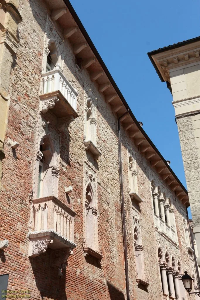 Vicenza palazzo storico in mattoni rossi
