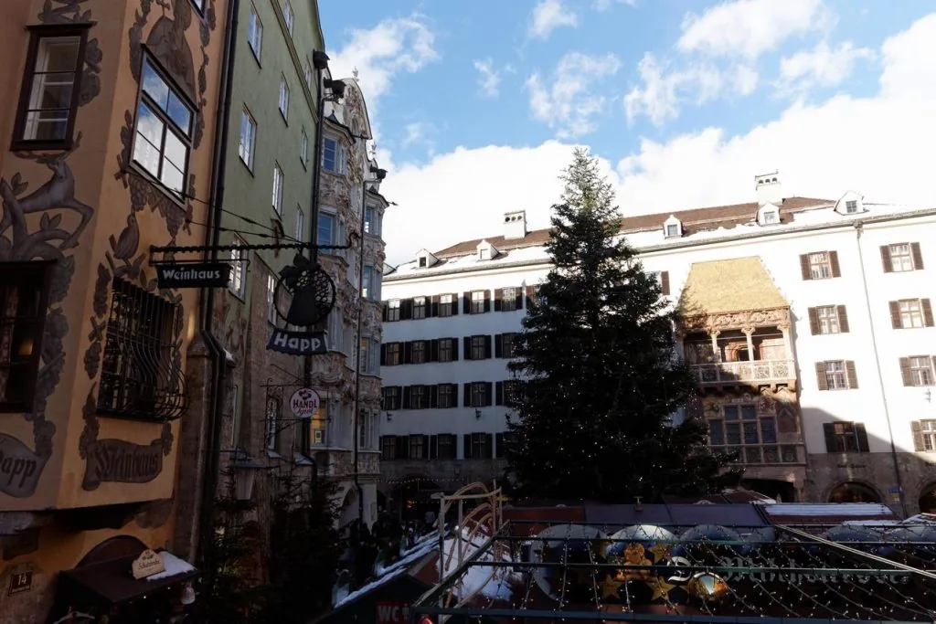 Innsbruck_piazza centrale_tetto d'oro_mercatino