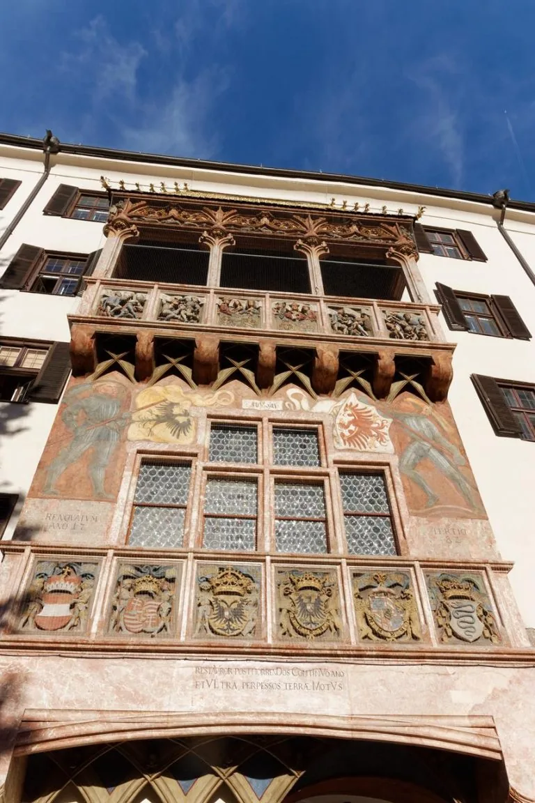 Palazzo Neuhof Innsbruck la loggia dal tetto d'oro