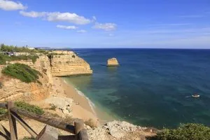 Portogallo, Algarve, Praia da Marinha: panorama