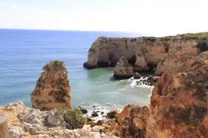 Algarve, Portogallo, Praia Marinha: faraglioni
