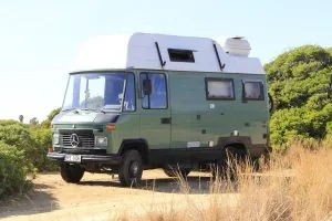 Portogallo, Algarve, turismo in van Mercedes d'epoca