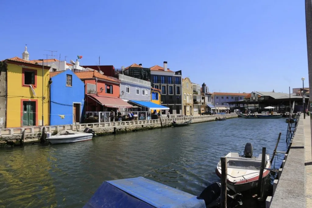 Aveiro, Portogallo: canale con casette colorate