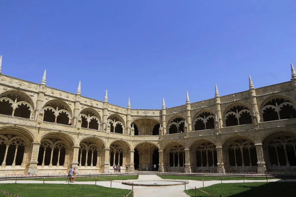 Lisbona chiostro Monastero Dos Jeronimos