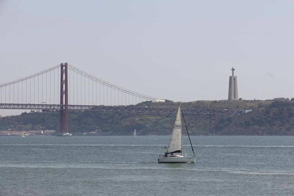 Lisbona, Portogallo, Ponte 25 Aprile e Cristo Rei