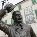 statua Peppone Gino Cervi piazza di Brescello