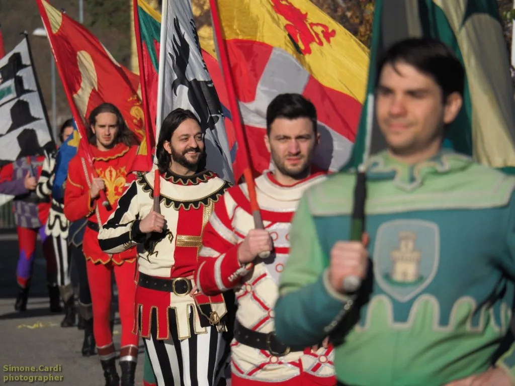 sbandieratori Giostra del Saracino di Arezzo al Carnevale di Castiglion Fibocchi
