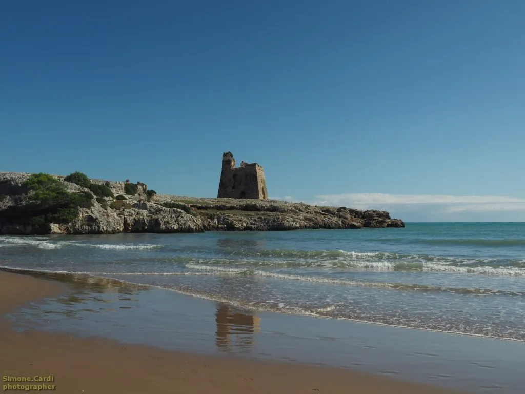 Torre e spiaggia di Sfinale, Vieste, Gargano