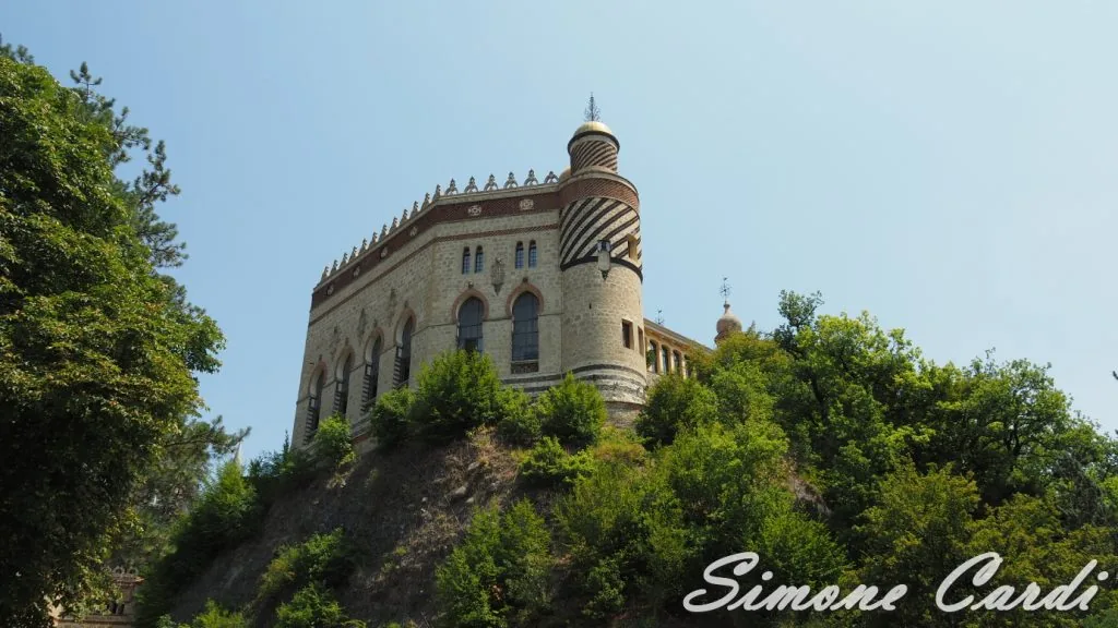 Torre cilindrica della Rocchetta Mattei a Grizzana Morandi