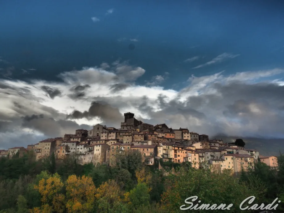 Arcidosso panorama con nuvole