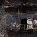 Particolare balcone in legno Borgo di Mezzano