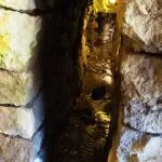 Borgo di Mezzano rivolo d'acqua al coperto sotto volta in pietra