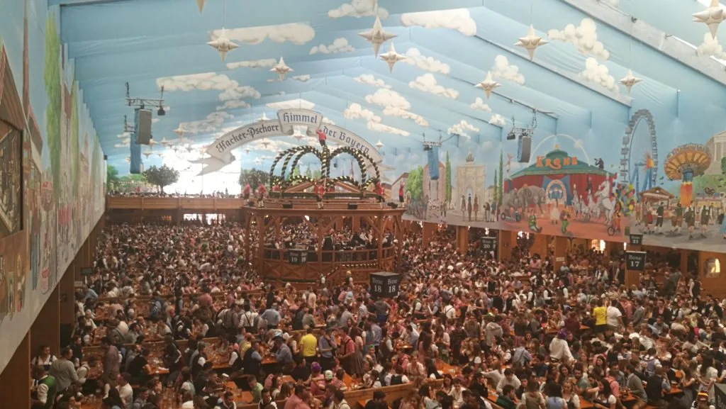Germania, Monaco di Baviera, Oktoberfest 2019: stand Hacker-Pschorr