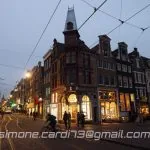 Paesi Bassi, Amsterdam: strada del centro di sera