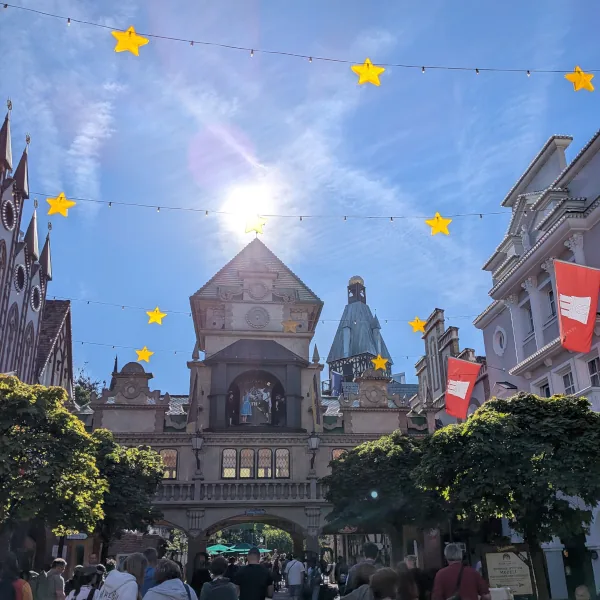 Ingresso a Europa Park: Germania L'ingresso di Europa-Park il primo Paese da visitare è la Germania.