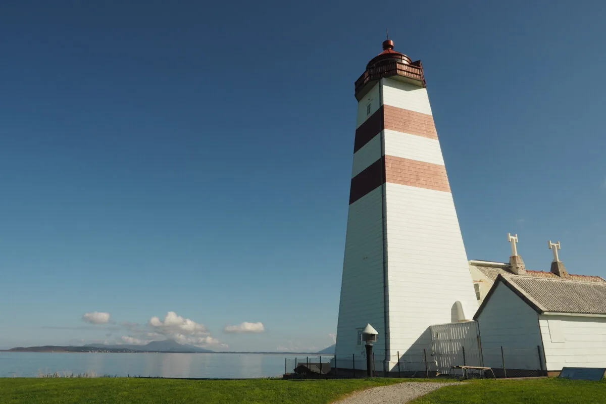 Faro di Alnes in Norvegia sull'isola di Godøy