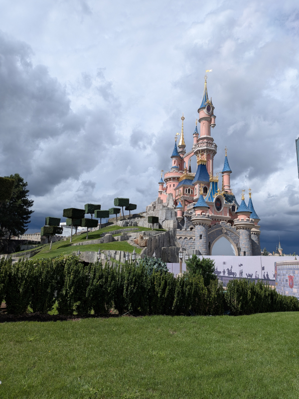 Il castello di Disneyland visitato durante il viaggio in camper a Parigi