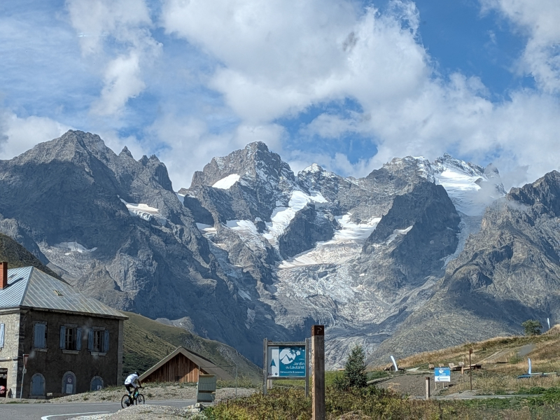 Sosta al Col du Lautaret durante il viaggio in camper a Parigi e Disneyland Paris