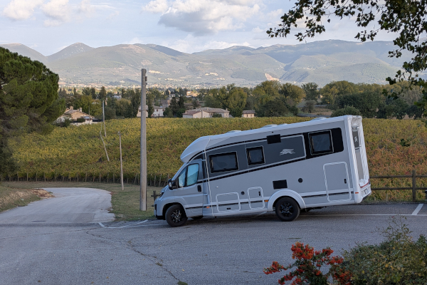 Godzilla e le vigne di Sagrantino di Montefalco: weekend in Umbria di Beeontour.